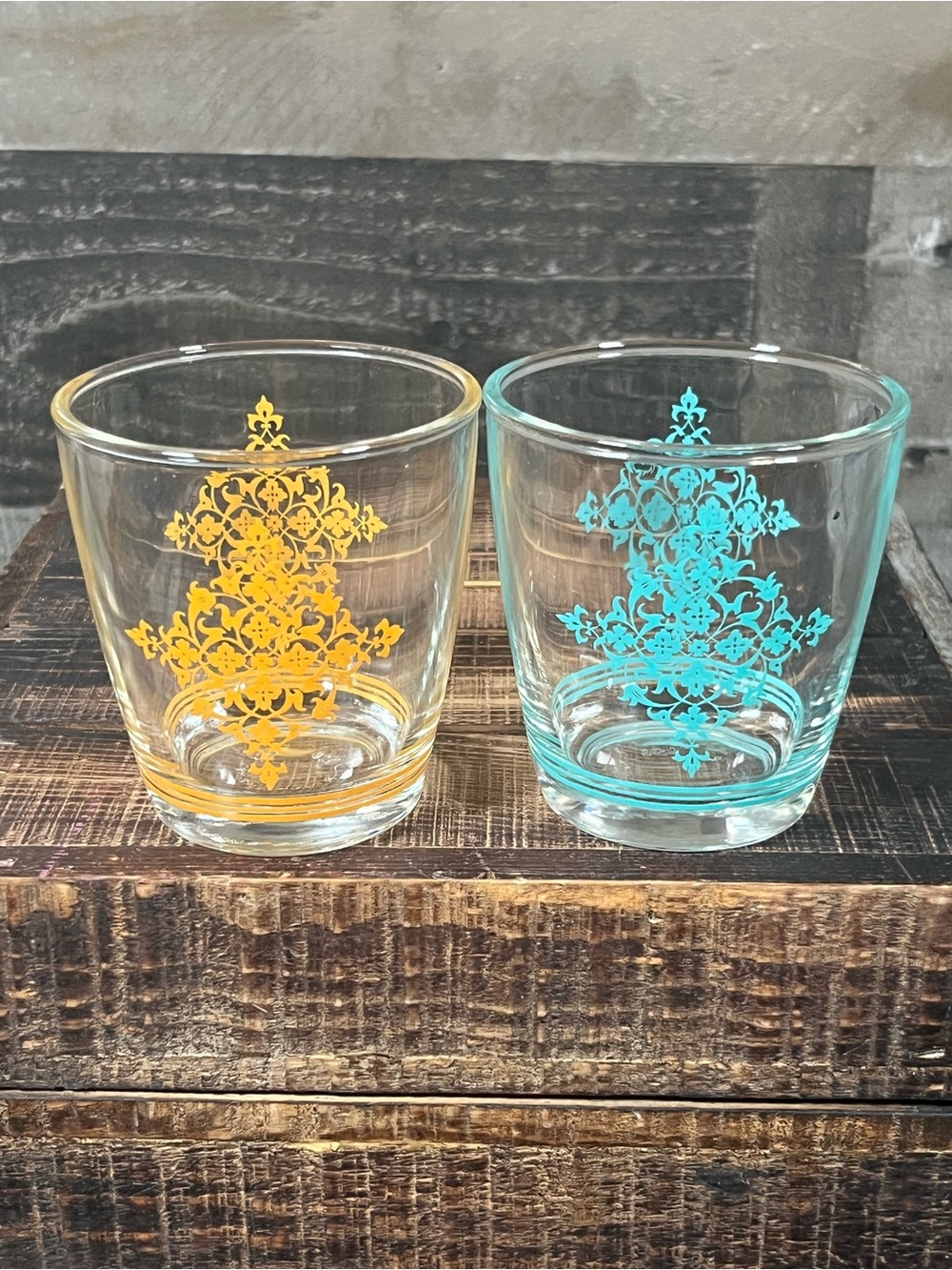 2 Vintage Hazel Atlas Sour Cream Drinking Glasses Blue And Gold Lattice Lace